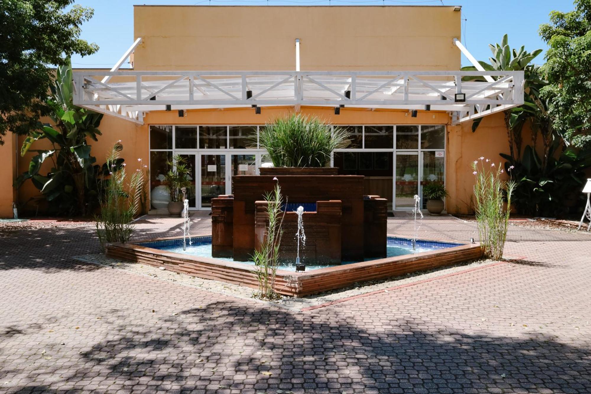 Carlton Plaza Baoba Hotel Taubate Exterior photo
