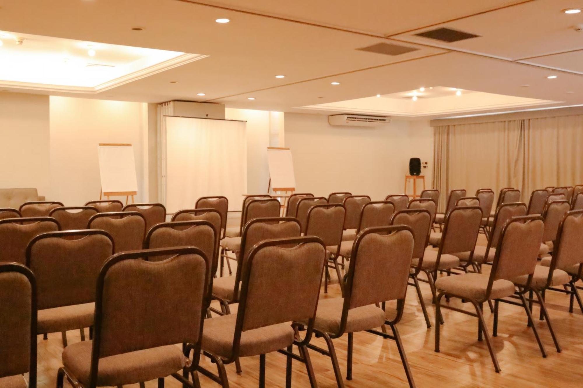 Carlton Plaza Baoba Hotel Taubate Exterior photo
